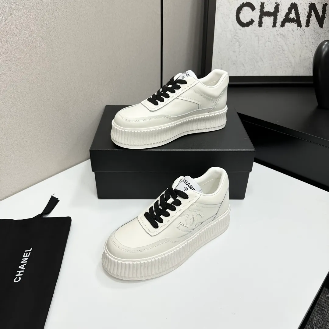 👟👟Ex-factory price 560👟👟Chanel Panda Shoes! 2025 counter's top casual sports shoes. This classic design; the upper is electro-embroidered with a variety of techniques; the outsole is fashionable and sporty; the unusual inclusion of a variety of color matching elements... The diversified mix and match is very good-looking and versatile, and can be used for leisure, fashion, sports, and outdoor... ꫛꫀꪝ Go➫ Materials: ❶Upper made of: original imported first-layer silk cowhide + original waterproof cloth + original first-layer cowhide ❷Inner lining: Breathable mesh ❸ Outsole based on: original TPU combination outsole, full set of boutique packaging for women 35–41
